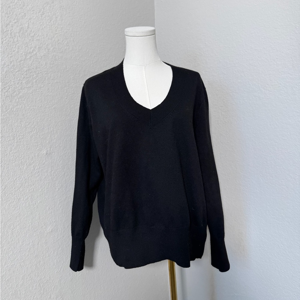 A New Day Black V-Neck Sweater Size L Closet Staple